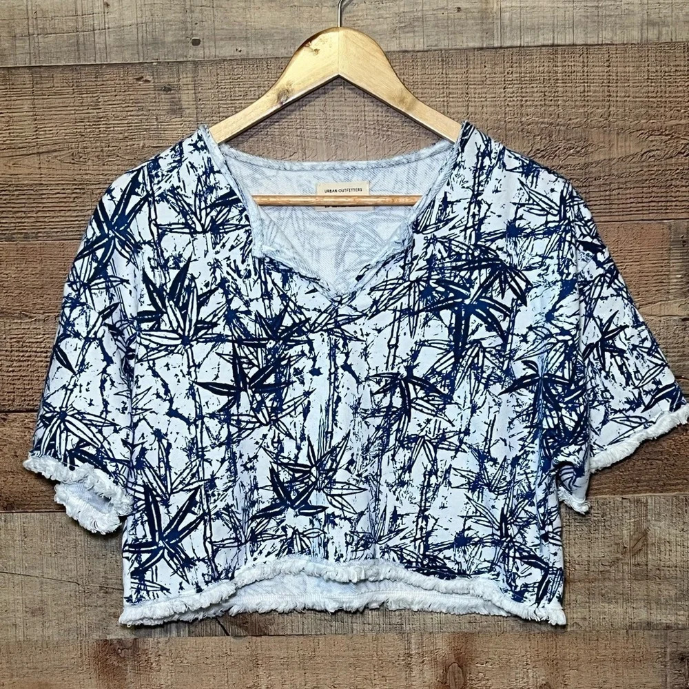 🌻Urban Outfitters White & Blue Tropical Crop Tee Terry Fringe size Small